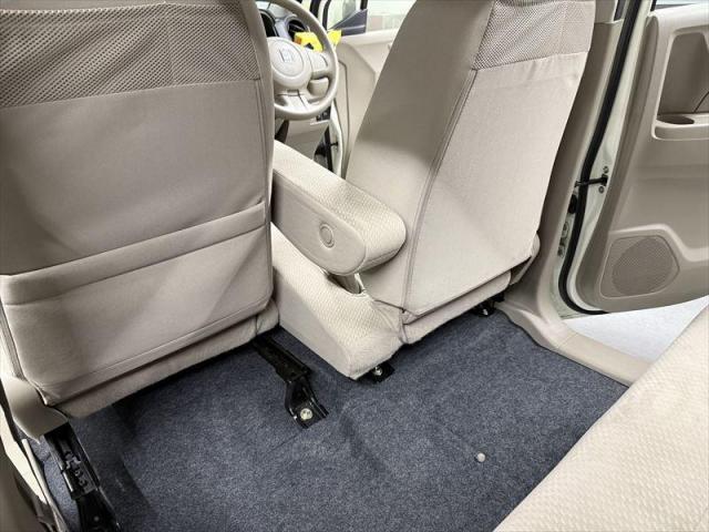 【フロアカーペット交換】　Ｎ－ＷＧＮ　カーペット破れ　交換　フロアマットの下　お値打ち　安い　代車無料　オリーブカーズ　三重県　四日市市