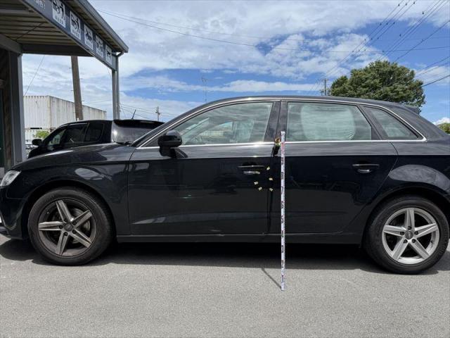 【ドアパンチ修理①】　アウディ　Ａ３　キズ修理　へこみ修理　ドアパンチ被害　板金　塗装　水性塗料　保険修理　対物保険　レンタカー　オリーブカーズ　三重県　四日市市