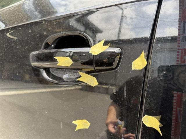 【ドアパンチ修理①】　アウディ　Ａ３　キズ修理　へこみ修理　ドアパンチ被害　板金　塗装　水性塗料　保険修理　対物保険　レンタカー　オリーブカーズ　三重県　四日市市