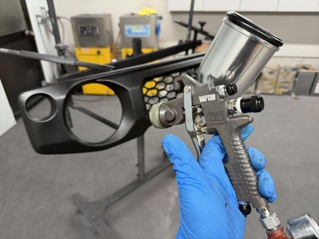 【ラプターライナー塗装】　ジムニー　グリル塗装　フロントグリル　ラプターライナー　ラプター　カスタム　お値打ち　安い　持ち込み歓迎　オリーブカーズ　三重県　四日市市