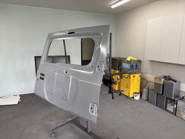 【リア修理②】　ジムニー　JB64　追突被害　保険修理　リアゲート交換　ホイール　タイヤ　交換　塗装　キズ修理　へこみ修理　オリーブカーズ　三重県　四日市市