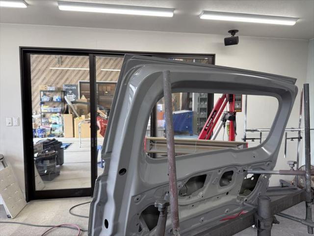 【リア修理②】　ジムニー　JB64　追突被害　保険修理　リアゲート交換　ホイール　タイヤ　交換　塗装　キズ修理　へこみ修理　オリーブカーズ　三重県　四日市市