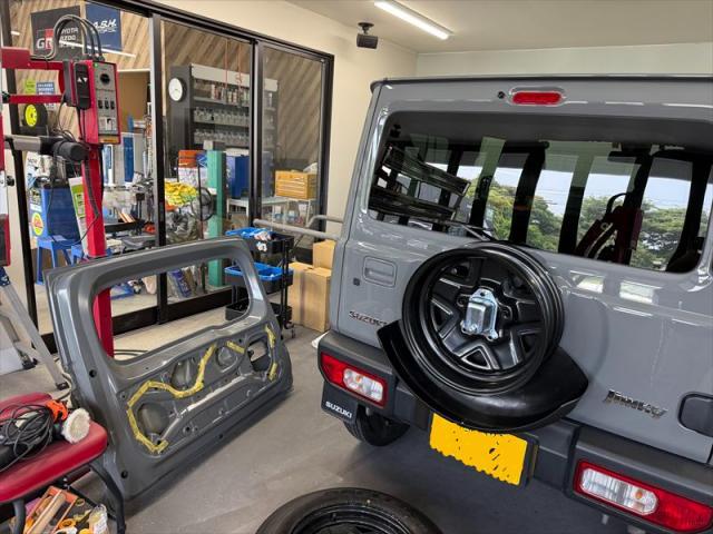 【リア修理②】　ジムニー　JB64　追突被害　保険修理　リアゲート交換　ホイール　タイヤ　交換　塗装　キズ修理　へこみ修理　オリーブカーズ　三重県　四日市市