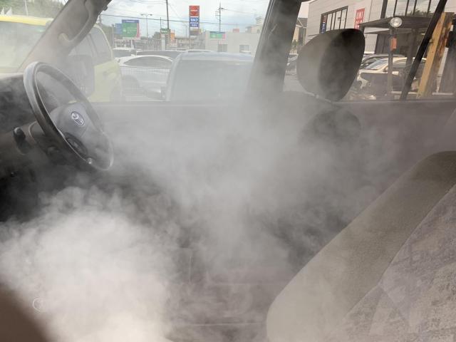 エアコンの臭いが気になる　カーエアコンクリーニング費用国産車33000円です。　エバポレーター洗浄95プラド　カーエアコンクリーニング東京　全国一律料金