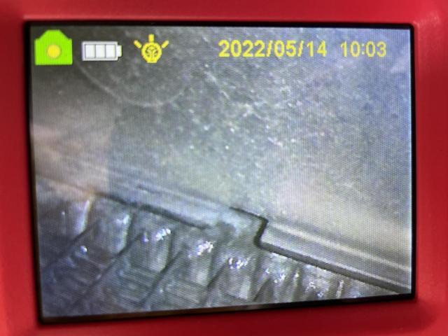 カビ臭い　フォルクスワーゲンゴルフ　　カーエアコンからのカビの臭いの原因カーエアコン内部エバポレーターを高圧洗浄していきます。　ホームエアコンクリーニングのように洗浄します。フォルクスワーゲンエバポレーター洗浄