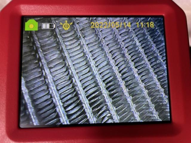 カビ臭い　フォルクスワーゲンゴルフ　　カーエアコンからのカビの臭いの原因カーエアコン内部エバポレーターを高圧洗浄していきます。　ホームエアコンクリーニングのように洗浄します。フォルクスワーゲンエバポレーター洗浄