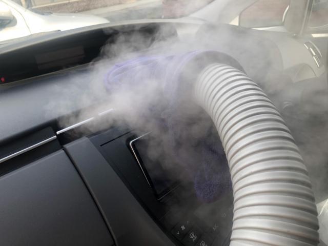 プリウス車のエアコン臭いをどうにかする費用はいくらですか？の問い合わせ。
プリウスのエアコン洗浄、プリウス簡易エバポレーター洗浄、プリウスエバポレーター交換などお客様とご相談。
