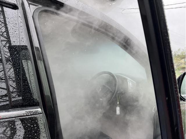 エアコンクリーニング車トヨタヴェルファイアのエアコンからの臭いの原因カーエアコン内部エバポレーター高圧洗浄。　ヴェルファイアのカーエアコンからの臭いが気になるとご依頼いただきました。全国出張施工可能   愛車のエアコン掃除屋さん