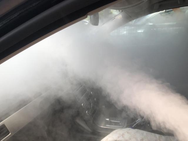 車のエアコン臭いが臭いボルボV70福岡にて　カーエアコンクリーニング　エバポレーター洗浄　ダクト内除菌防カビ　車内除菌防カビ　全国のスタッフがお伺いします。
カーエアコン洗浄専門業者　愛車のエアコン掃除屋さん
