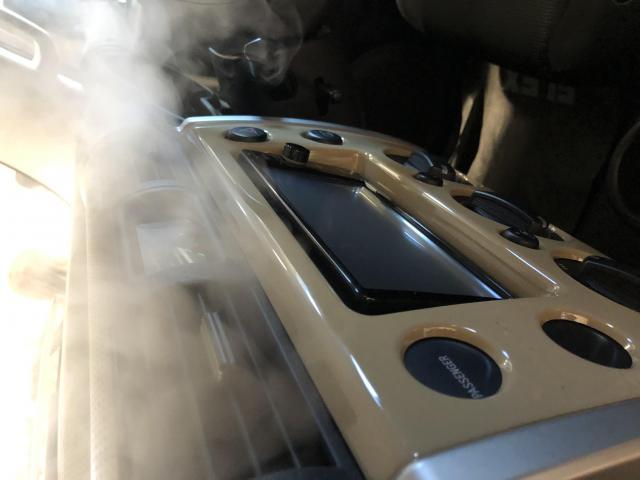 神奈川県　車のエアコンをホームエアコンクリーニングのように高圧洗浄　FJクルーザーエバポレーター洗浄　カーエアコンクリーニング　トヨタFJクルーザーエバポレーター洗浄