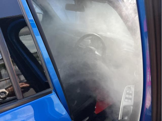 千葉県　車のエアコン臭い　スズキスイフトのエアコン洗浄　車のエアコン内部カーエアコンユニット内エバポレーター洗浄で　カビ臭　酸っぱい臭いの原因を洗い流します。