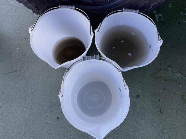 岐阜県　愛知県名古屋　ランドクルーザーエアコン洗浄　ランクルカーエアコン洗浄に
イエローおじさんがお伺い。　カーエアコンクリーニングでエアコンメンテナンスと
カーエアコンの臭いの原因を洗浄