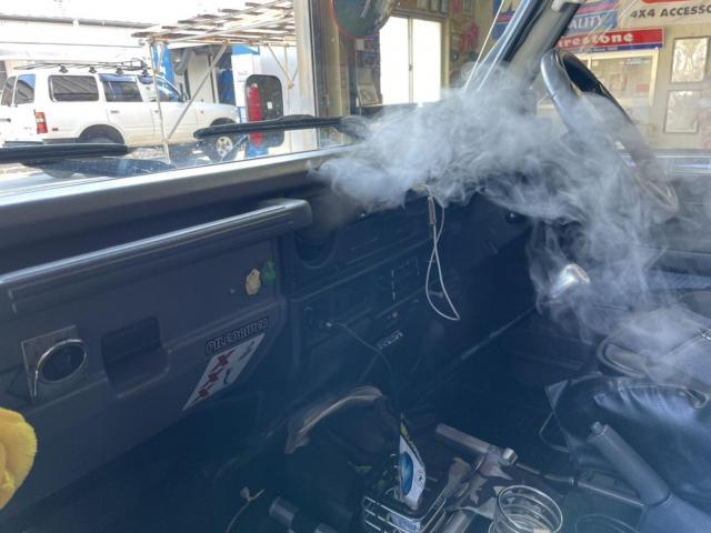 岐阜県　愛知県名古屋　ランドクルーザーエアコン洗浄　ランクルカーエアコン洗浄に
イエローおじさんがお伺い。　カーエアコンクリーニングでエアコンメンテナンスと
カーエアコンの臭いの原因を洗浄