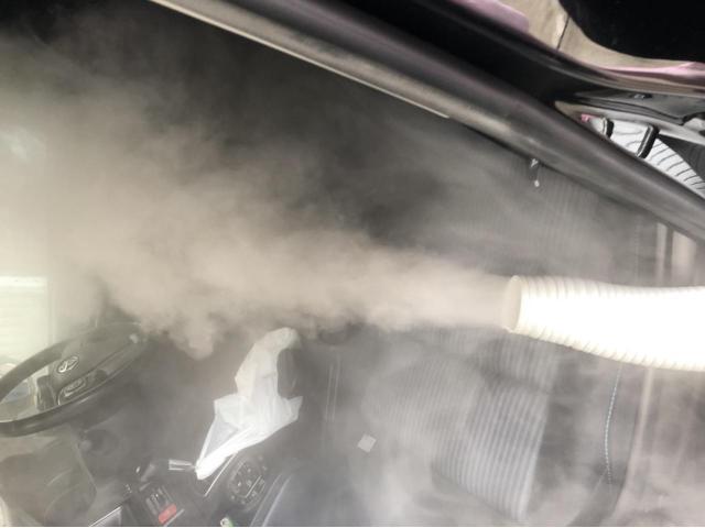 車のエアコン洗浄　トヨタヴォクシーエバポレーター洗浄　カーエアコンクリーニング株式会社　愛車のエアコン掃除屋さん　全国のスタッフがお伺いします
