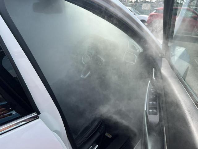 千葉県マツダアテンザ車のエアコン臭い対策　アテンザのカーエアコンエバポレーター洗浄、カーエアコンクリーニングでホームエアコンクリーニングのように車のエアコンメンテナンス