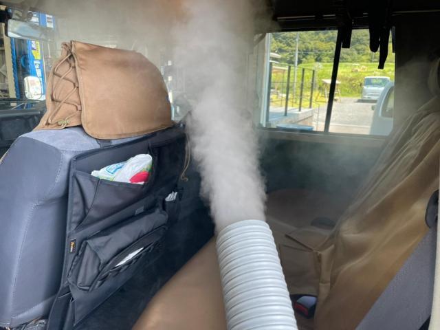 岐阜県、愛知県のスタッフがランクル　車のエアコンメンテナンス　ランクルエバポレーター洗浄でカーエアコン内部の汚れカビを洗い流します。
内視鏡付き洗浄工具と当社オリジナル工具でホームエアコンクリーニングのように洗浄