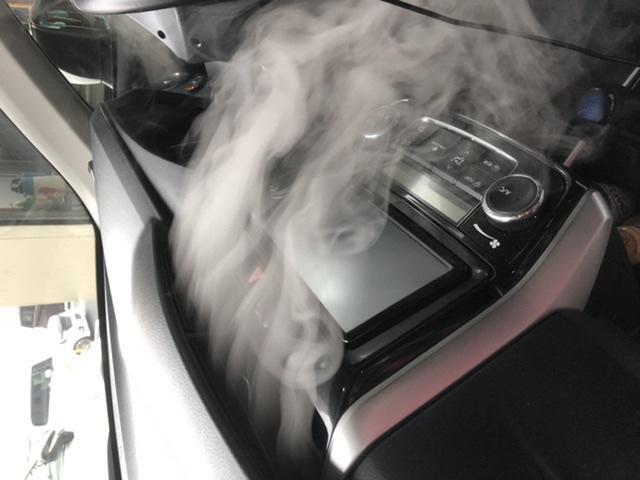 エアコン臭い暖房車トヨタカローラフィールダーエアコン洗浄
内視鏡付き洗浄工具と当社オリジナル工具でカーエアコンクリーニングを
ホームエアコンクリーニングのように本格的に洗浄　全国どこでもお伺い可能です