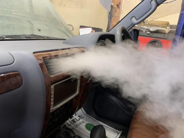 エバポレーター洗浄てなに？車のエアコンカビ臭が気になって検索するとエバポレーター洗浄がよくでてきますがエバポレーター洗浄なんだろう？