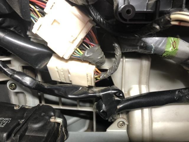 カーエアコン洗浄てどうやるの？車のエアコン内部エバポレーター洗浄だけでなく
内気循環の吸い込み口の掃除やカーエアコンクリーニングをした後のカーエアコンメンテナンス方法も大事になります。