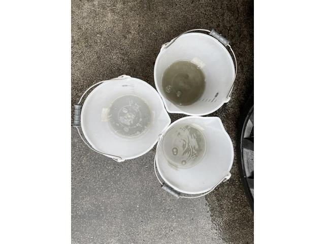 エアコン臭いカビ臭車のエアコン内部エバポレーター洗浄でマツダアテンザワゴンのエアコン内部を本格的に洗浄。　車のエアコンカビ臭消臭方法はブロファンを外し内視鏡付き洗浄工具と当社オリジナル工具を使用して 大阪カーエアコン洗浄　