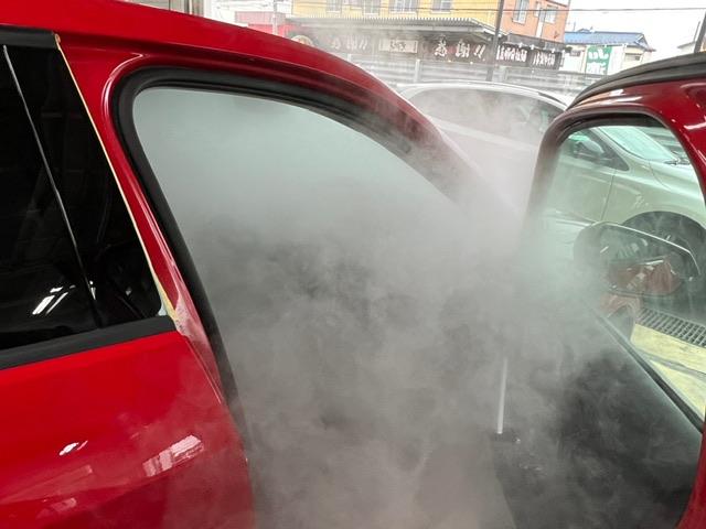 アウディエアコンにおいが臭いカビ臭などカーエアコン内部エバポレーター洗浄で車内空間を快適に。　アウディエバポレーター洗浄