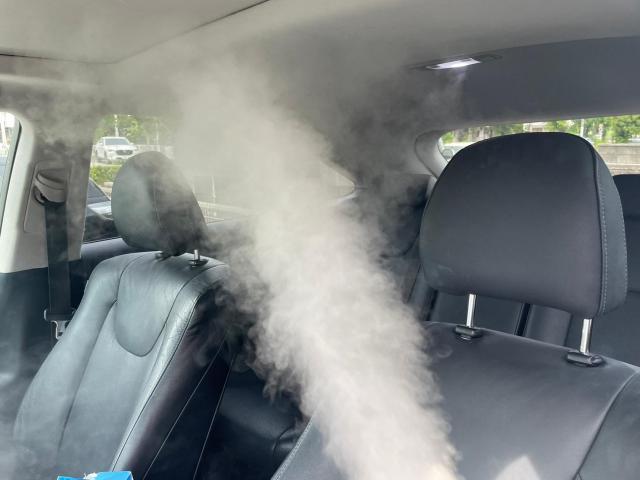 レクサス車のエアコン洗浄料金セット価格33000円　レクサスエアコンからのカビ臭異臭を内視鏡付き洗浄工具と当社オリジナル工具を使用し本格的に洗浄エバポレーター洗浄