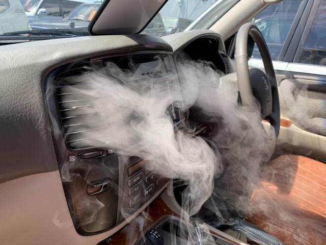 車のエアコン洗浄千葉県愛車のエアコン掃除屋さんランクル100エバポレーター洗浄を本格的に洗浄します。内視鏡付き洗浄工具と当社オリジナル工具を使用