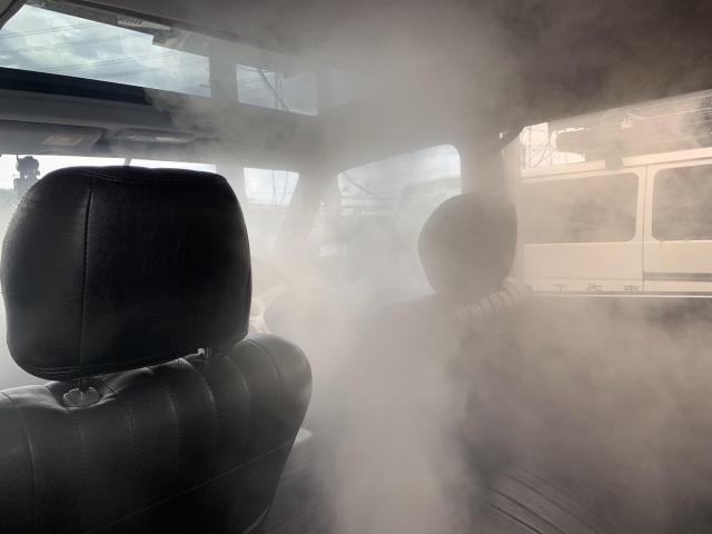 車の大掃除を早めに依頼　夏頑張ってくれたカーエアコンを
内視鏡一体型洗浄工具で見ながら本格的に洗浄だ　車のエアコン臭い　車のエアコン汚れ　エバポレーターのホコリ　エバポレーターのつまりを本格的に洗浄可能
全国施工可能です。