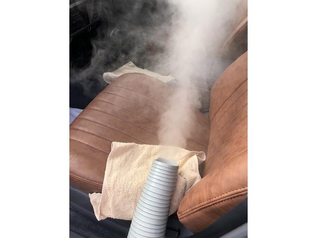 クルマのエアコンの臭いの原因は車内カーエアコン内部エバポレーターの汚れが多いんですよ。　クルマのエアコン内部もお家のエアコンのように結露しカビ、埃が付着しやすい　カーエアコンクリーニングといばカーエアコンクリーニング株式会社