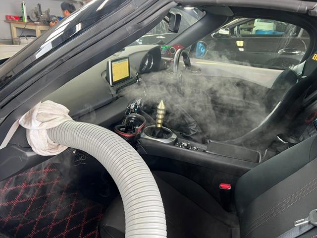 ロードスター　車のエアコン臭い　車の暖房臭い　エアコン効きが悪いなどの原因になるエバポレーターの汚れを本格的に洗浄　ロードスターエバポレーター洗浄やり方