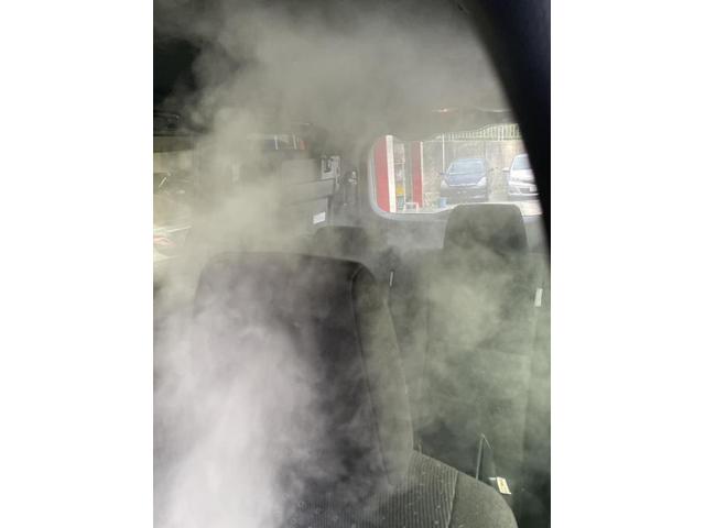 トヨタ　ノアの車のエアコン内部を本格的にエバポレーター洗浄　エバポレーター洗浄トヨタノア　ノア　クリーニング・清掃　カーエアコン洗浄動画