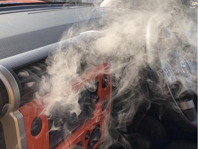 車のエアコン臭いが酸っぱいやカビの臭い　車のエアコン風が弱いなど、車のエアコンの悩み何でもご相談ください　カーエアコンクリーニング　株式会社　愛車のエアコン掃除屋さん　ＦＪクルーザー　クリーニング・清掃
全国施工可能です