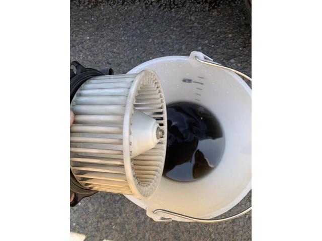 78プラドのエアコン内部エバポレーター洗浄　カーエアコンクリーニング　カーエアコン洗浄専門業者　78プラドエバポレーター交換がベストだがエアコン洗浄もお客ニーズ　ランドクルーザープラド　カーエアコン洗浄費用