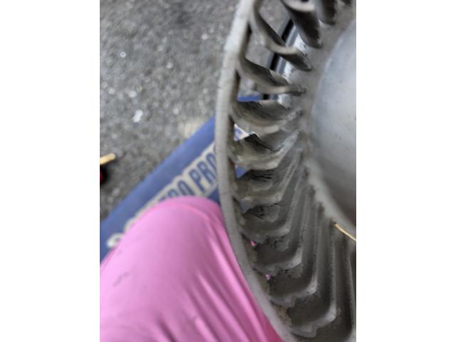 全国施工可能　カーエアコン洗浄専門業者　愛車のエアコン掃除屋さん　カーエアコンクリーニングを本格的に
内視鏡一体型洗浄工具オリジナル工具を使用しエアコン内部エバポレーターを見ながら
ランドクルーザー８０　車のエアコン洗浄料金