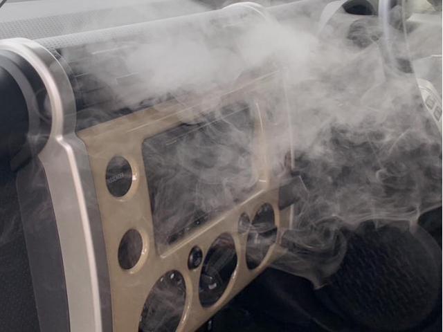 全国施工可能　出張費用もかかりません　中古車エアコン洗浄　中古車エアコン臭い　
カーエアコン洗浄専門業者　　エバポレーター洗浄を本格的に　ＦＪクルーザー　カーエアコンクリーニング