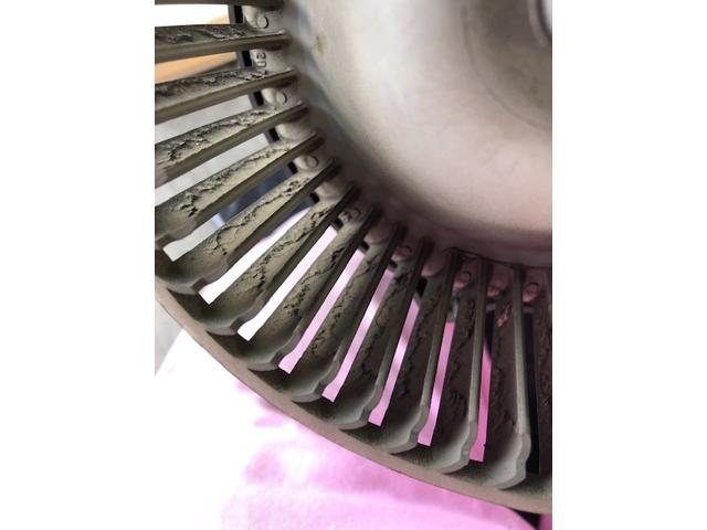 車のエアコンメンテナンス　カーエアコンクリーニング　カーエアコン風が弱い　エバポレーター洗浄動画
カーエアコン洗浄専門業者　ランドクルーザー８０　クリーニング・清掃　ランドクルーザー