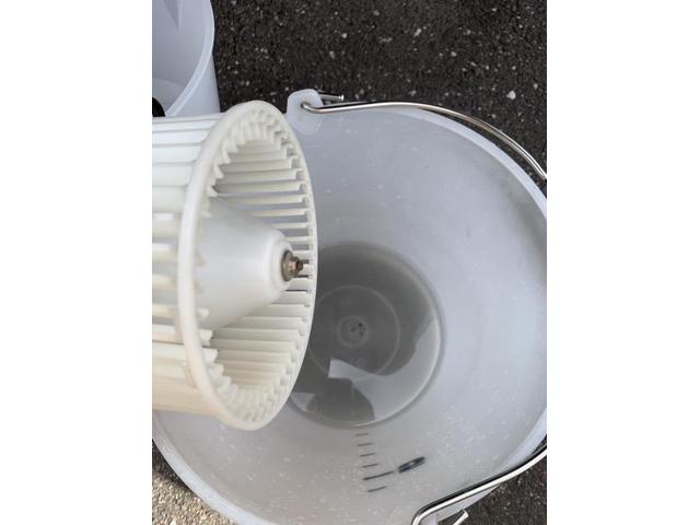 KZJ78エアコン　KZJ78　エバポレーター　車のエアコン内部　カーエアコン洗浄　ランドクルーザープラド　
エバポレーター洗浄　愛車のエアコン掃除屋さん