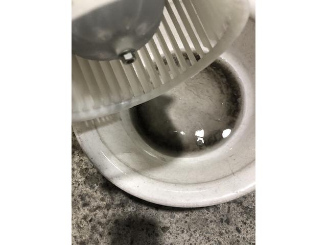 三菱　デリカ　エアコン臭い　車のエアコン臭いデリカ　カーエアコンクリーニング
全国施工可能　　デリカＤ：５　カーエアコン洗浄費用　エバポレーター洗浄効果は