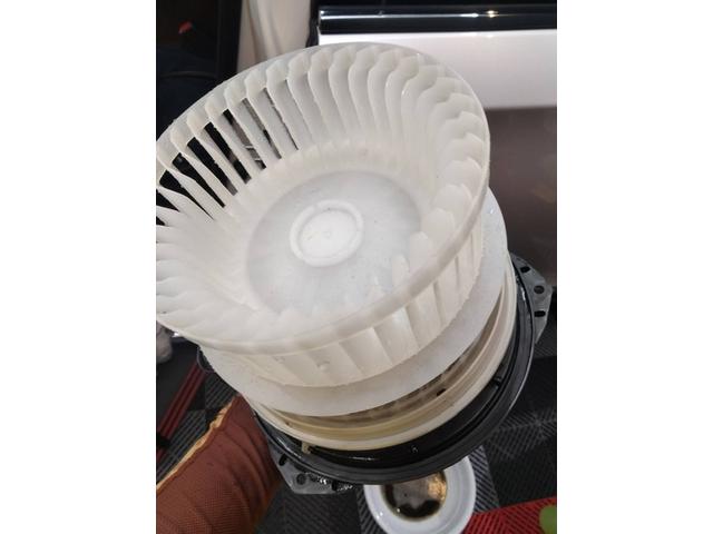 レクサス　匂い　レクサスLS　カーエアコン　エバポレーター洗浄　レクサスのエアコン洗浄
カーエアコン洗浄専門業者　ＬＳ　クリーニング　カーエアコン洗浄　車のエアコン洗浄