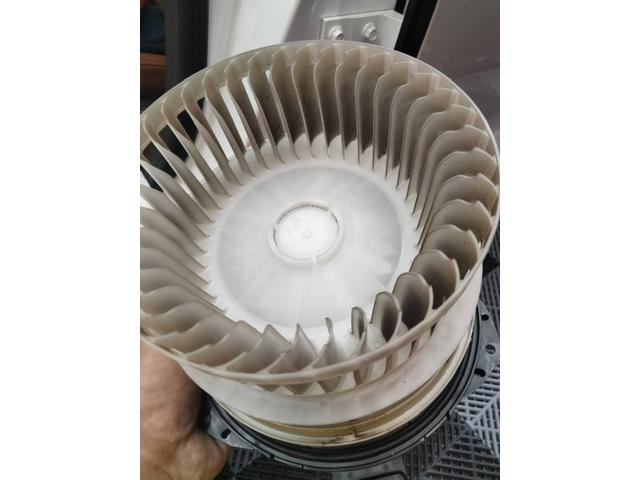 レクサス　匂い　レクサスLS　カーエアコン　エバポレーター洗浄　レクサスのエアコン洗浄
カーエアコン洗浄専門業者　ＬＳ　クリーニング　カーエアコン洗浄　車のエアコン洗浄