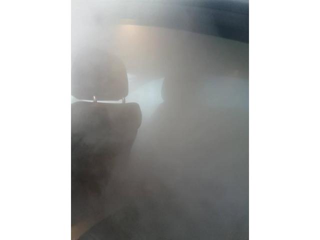 車のエアコン臭いの原因ベンツはエアコン内部のエバポレーターの汚れ　沖縄ベンツ車のエアコン洗浄　沖縄　那覇市　宜野湾　浦添市　恩納村　メルセデス・ベンツ　 メルセデス・ベンツ　車のエアコン洗浄方法専門工具