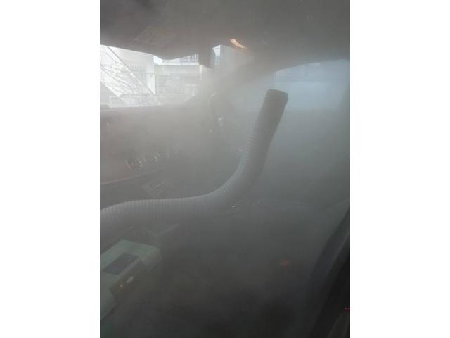 車のエアコン臭いの原因ベンツはエアコン内部のエバポレーターの汚れ　沖縄ベンツ車のエアコン洗浄　沖縄　那覇市　宜野湾　浦添市　恩納村　メルセデス・ベンツ　 メルセデス・ベンツ　車のエアコン洗浄方法専門工具