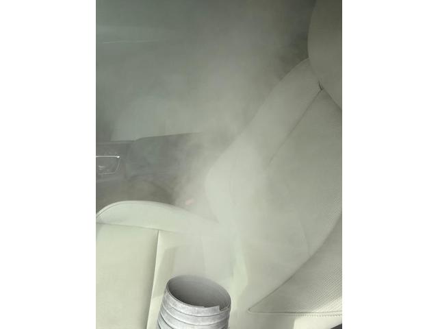 愛車のエアコン洗浄方法　愛車のエアコン臭い　愛車のエアコン掃除屋さんは内視鏡一体型洗浄工具オリジナル工具を使用　カーエアコンクリーニング　マツダ　ＭＡＺＤＡ３セダン　クリーニング　埼玉　千葉　東京　神奈川 