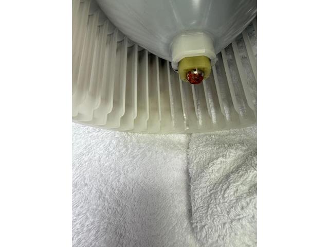 愛車のエアコン洗浄方法　愛車のエアコン臭い　愛車のエアコン掃除屋さんは内視鏡一体型洗浄工具オリジナル工具を使用　カーエアコンクリーニング　マツダ　ＭＡＺＤＡ３セダン　クリーニング　埼玉　千葉　東京　神奈川 