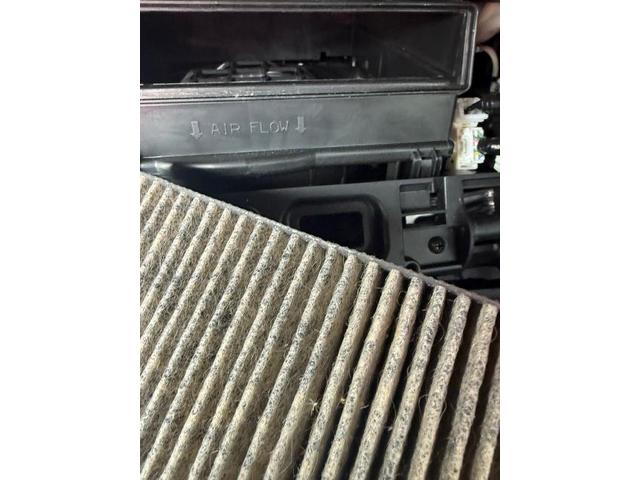 中古車購入後エアコン臭い　車臭い　フィットエアコンフィルター交換　エバポレーター洗浄　車のエアコン掃除専門業者　愛車のエアコン掃除屋さん　カーエアコンクリーニング　ホンダ　フィット　クリーニング・清掃