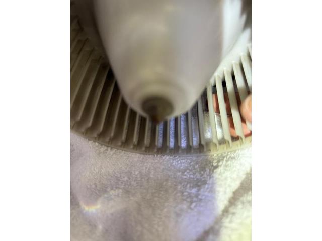 ランクル　エアコン掃除方法　年式経ったランクルはエアコン内部エバポレーターのつまりを洗浄で　エアコン効きを改善　車のエアコン洗浄　愛車のエアコン　トヨタ　ランドクルーザープラド　クリーニング　東京　千葉　神奈川　長野　福岡　名古屋