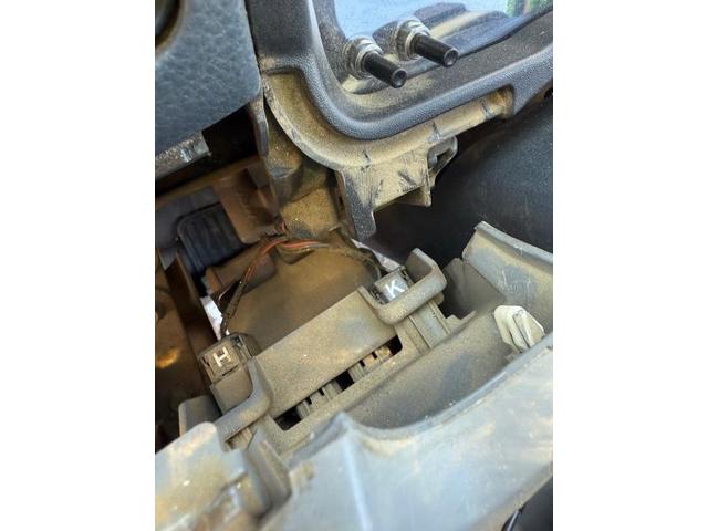 トラック　エアコン　風がでない　トラックのエアコン風量修理　エバポレーター詰まり　エバポレーター洗浄
愛車のエアコン掃除屋さん　カーエアコンクリーニング　三菱ふそう　キャンター　クリーニング・清掃　　エアコン修理
