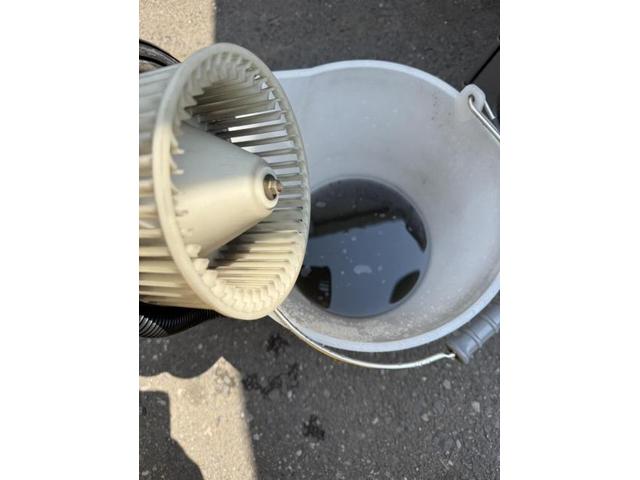 トヨタ　ランドクルーザー６０　クリーニング・清掃　
ランクル60のエアコン、気になりませんか？ランクル60オーナーの皆様、こんにちは！