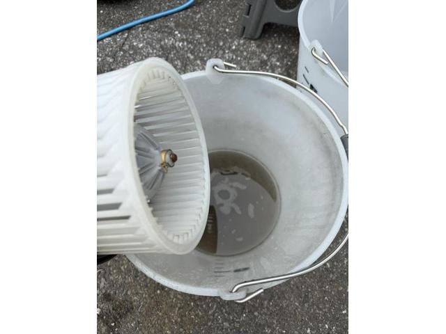 福岡　愛知　名古屋　静岡　東京　埼玉　千葉　茨城　沖縄　車のエアコン　エバポレーター洗浄　中古車の臭い　エバポレーター洗浄　トヨタ　ランドクルーザープラド　電装系修理　カーエアコンクリーニング株式会社