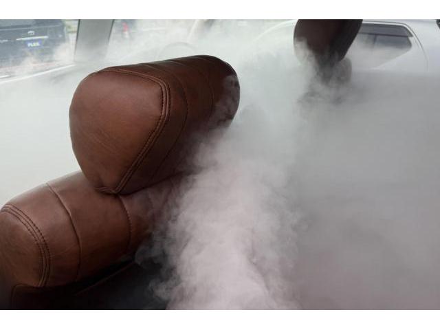 車のエアコン　ランクル　ランドクルーザー100　エバポレーター　エバポレーター洗浄　車エアコン臭い　車のエアコン効きを改善　トヨタ　ランドクルーザー１００　電装系修理　愛車のエアコン高圧洗浄